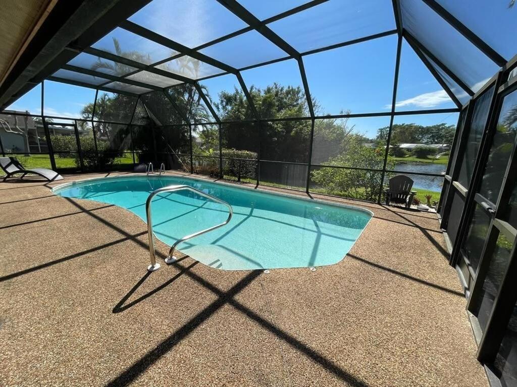 Pool Home With A New Sparkling Pool, Close To Beach, Lovely Lake View North North Naples Εξωτερικό φωτογραφία